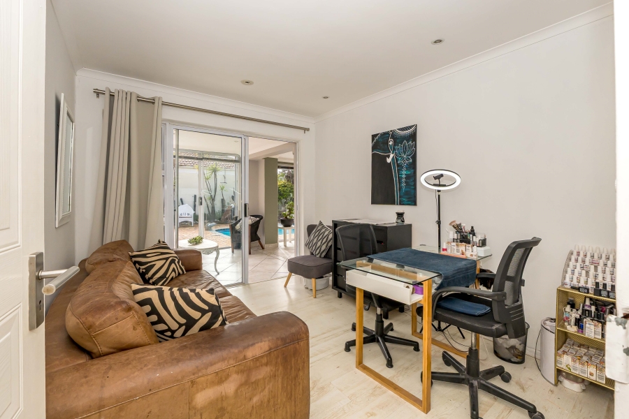 3 Bedroom Property for Sale in Sunningdale Western Cape
